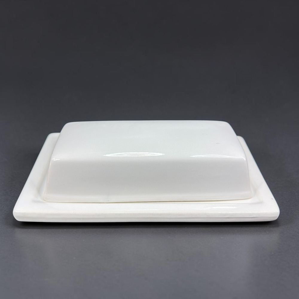 Oggi‎ Corporation White Ceramic Butter Dish with Lid Minimalist Kitchenware 8in